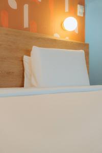 Hotels Kyriad Cannes - Mandelieu : photos des chambres