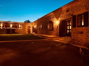 Maisons de vacances 4-Star Tourism Rated Holiday Home with Air Con & Private Heated Pool - 45 Mins from Sarlat : photos des chambres