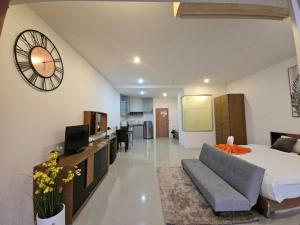 Chic condominium karon beach