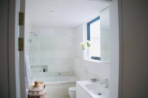 Modern studio on the foot of Table Mountain