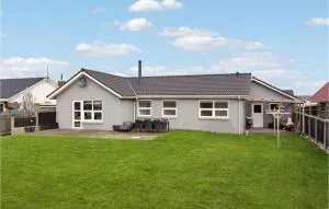 3 Bedroom Cozy Home In Ulfborg - Thorsminde
