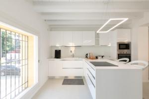 The White House - business and charme