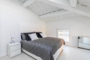 The White House - business and charme