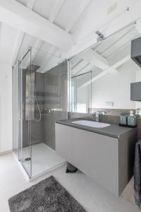 The White House - business and charme