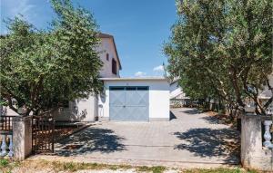 Cozy Apartment In Krusevo With Wifi 