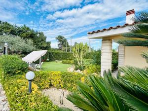 Garden Paradise near the sandy beach, parking & wifi