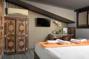 Economy Double Room - Basement room in Wonder Wood Hotel