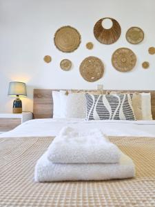 GOLDEN SUN - Sunny Balcony, Sea View, Beach, AC