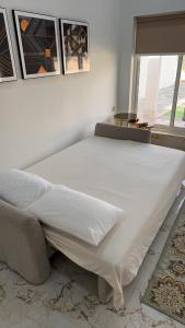 Luxury Farmhouse Near Yas Island With Swimming Pool, BBQ Area & Majlis