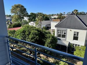 Beautifully furnished loft apartment in central Durbanville