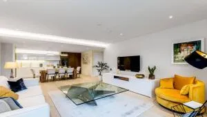 Well-Maintained 4-Bedroom Flat with Full Amenities - London