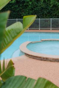 Hotels Kyriad Cannes - Mandelieu : photos des chambres