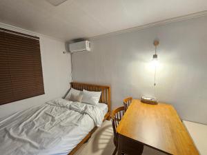 Busan Subway 6min #2 Rooms #2 Queen Beds #Hotel Bedding #OTT #Table#1st Floor