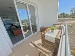 Sol y Mar Apartamento amplio con dos dormitorios y balcón