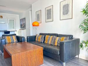 Sol y Mar Apartamento amplio con dos dormitorios y balcón