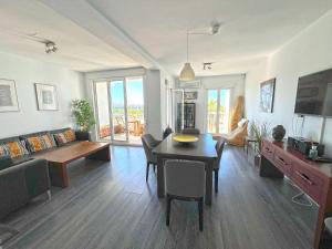 Sol y Mar Apartamento amplio con dos dormitorios y balcón