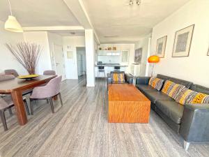 Sol y Mar Apartamento amplio con dos dormitorios y balcón