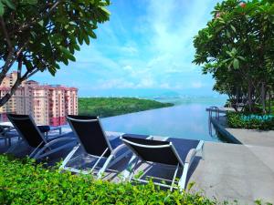 2 bed room 5 queen bed luxury sea view apartment