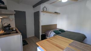 Appartements STUDIO avec PARKING TOUT A PIED et CALME : photos des chambres