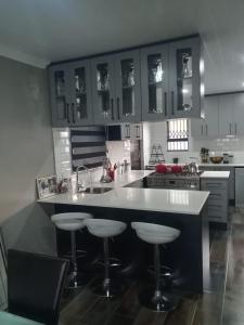 Luxury Escape OR Tambo International