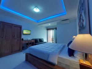 GJ Guest House Sidemen