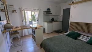 STUDIO avec PARKING TOUT A PIED et CALME - 3hvězdičkové hotely ve městě Bandol