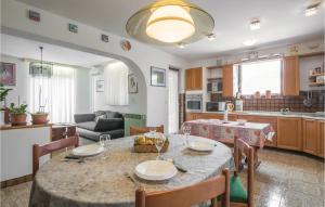 Two-Bedroom Apartment In Banjole