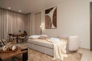 2BR Luxury Stay with Starry Ceiling