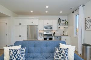 1 Mi to Ski Area Penthouse Condo in Traverse City