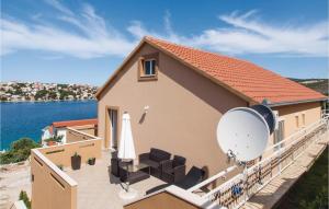 1 Bedroom Stunning Apartment In Zatoglav