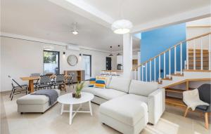 3 Bedroom Stunning Home In Barbariga 