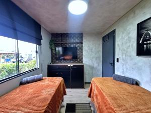 Apê térreo sem escada com Ar Cond, WiFi e banheira!