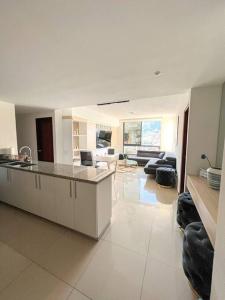 Upper Scale and Cozy Apart in the Heart of Escalon