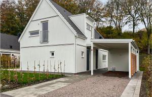 Stunning Home In Båstad With Wifi - 4-star hotels in Båstad