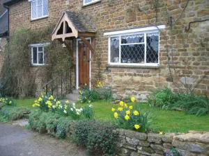 18th century cottage in Hook Norton - Great Rollright