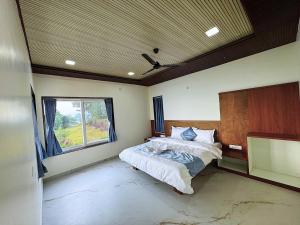 Vinayaka Stays - Infinity Pool and Breathtaking Valley View