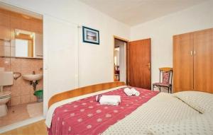 Comfortable apartment with garden in Palit, 100 m², for 6 guests.