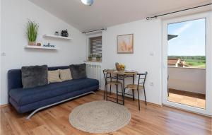 1 Bedroom Nice Apartment In Valbandon