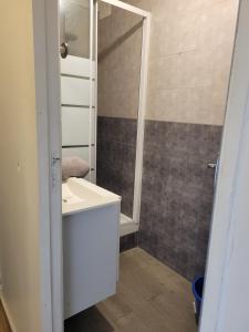 Appartement 4 chambres face carrefour de Stains