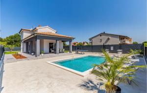 3 Bedroom Amazing Home In Stinjan