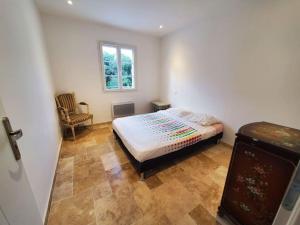 Villa 6 ch ,18 per, piscine chau