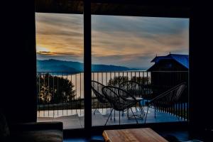 Czorsztyn Prestige Osada - dla osób od 12 lat - przyjazna psom z dostępnym parkiem dla psów z przepięknym widokiem na jezioro