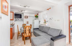 Beautiful Home In Grmani, Smrika 