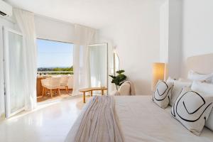 Ultimate Rentals - Casa Sea View Estepona - Near Laguna Beach