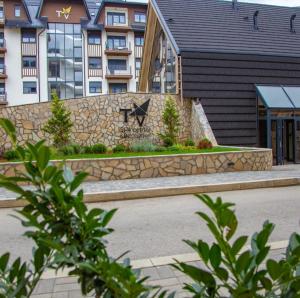 Zvezda Lux Titova vila