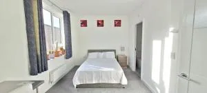 Spacious Double room with private bathroom - Стретфорд