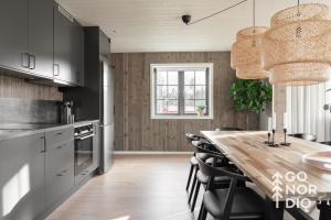 The Black Deer Lodge