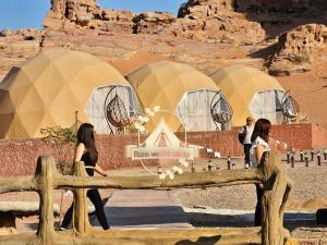 RUM WORLD BUBBLE lUXURY CAMP