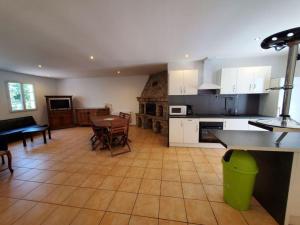 Villa 6 ch ,20 per, piscine chau