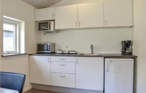 Holiday Home Halvejen Hytte Spjald Ii